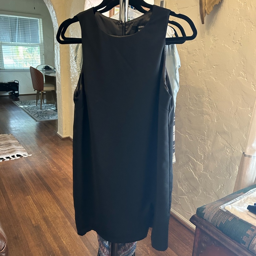 Elegant Black Sleeveless Dress
